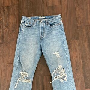 Levi’s wedgie straight ripped blue jeans